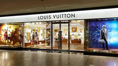 louis vuitton location near me